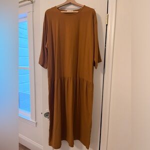 Black Crane Brown Midi Dress